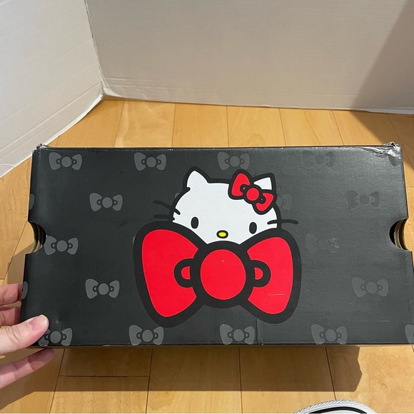 NIB women’s hello kitty converse high tops - Picture 7 of 8